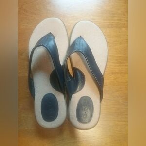 b.o.c. Black and Flip-Flop Sandals with Sleek Design, Womens Size 8